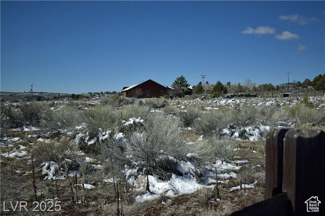 187 West Bryce Gate Circle, Unit 5 Hatch, UT 84735 - Photo 7 of 25 View of snowy yard