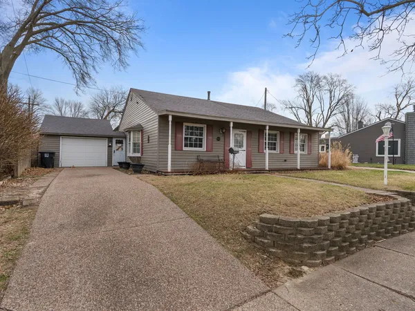 $140,000 | 3658 15th Ave Court, Moline, IL 61265