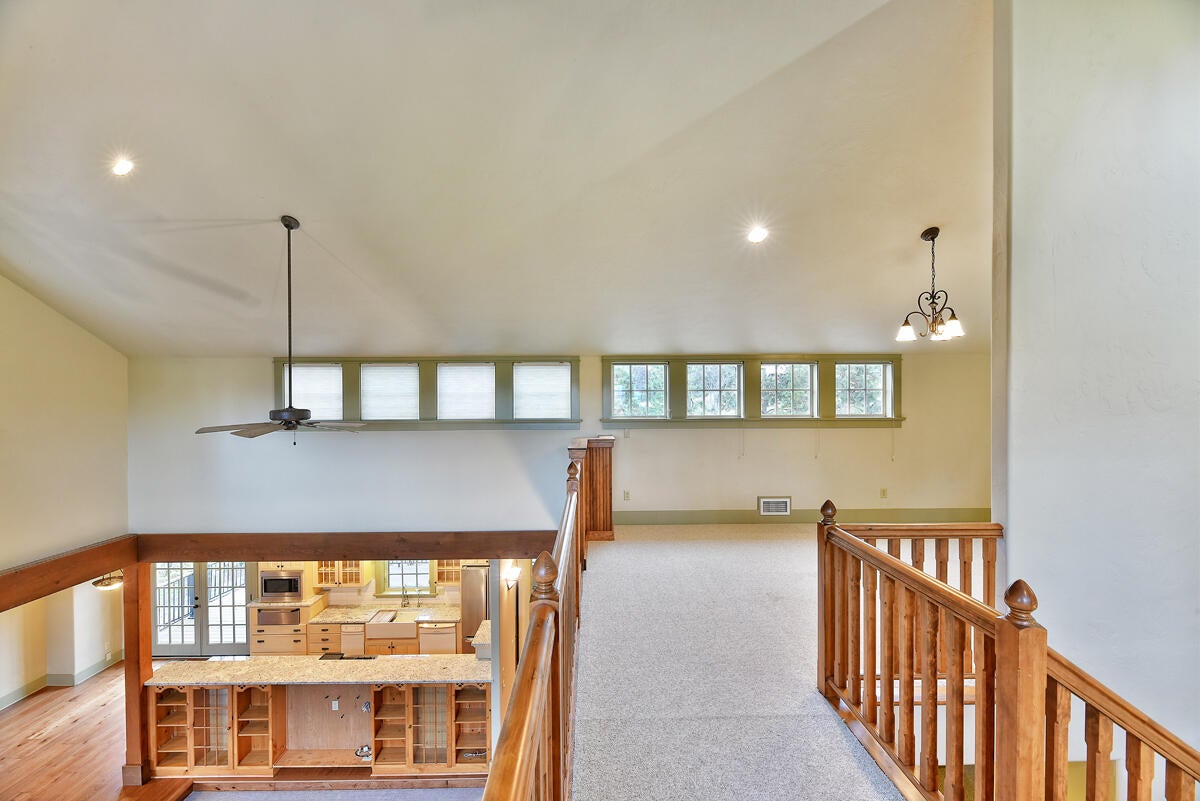 1800 Old Military Road Central Point, OR 97502 - Photo 31 of 49 24