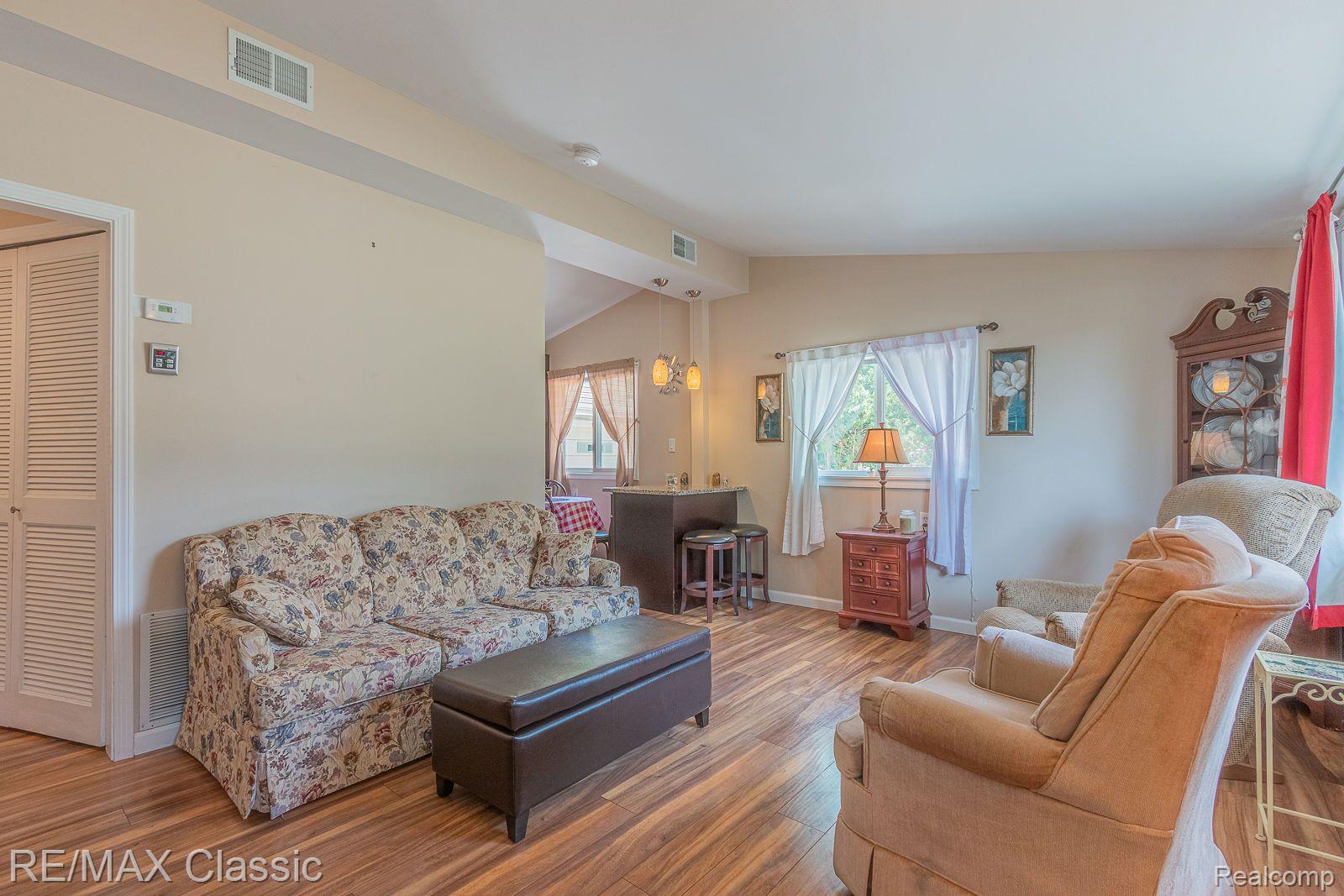 1833 Scheifle Road Walled Lake, MI 48390 - Photo 6 of 31 Gallery Image 6
