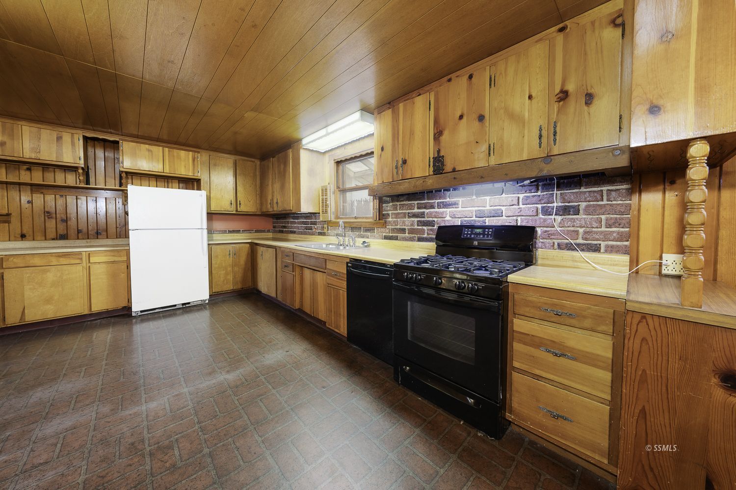 223 West Church Avenue Ridgecrest, CA 93555 - Photo 8 of 44