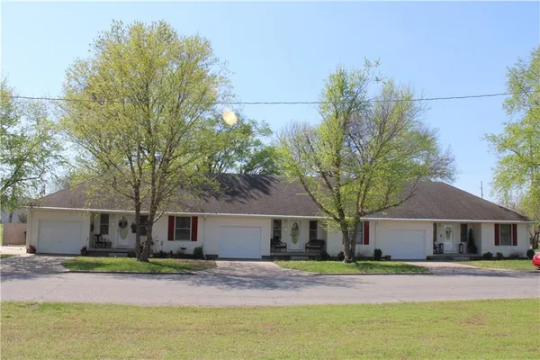 $450,000 | 302 East Monroe Street, Pittsburg, KS 66762