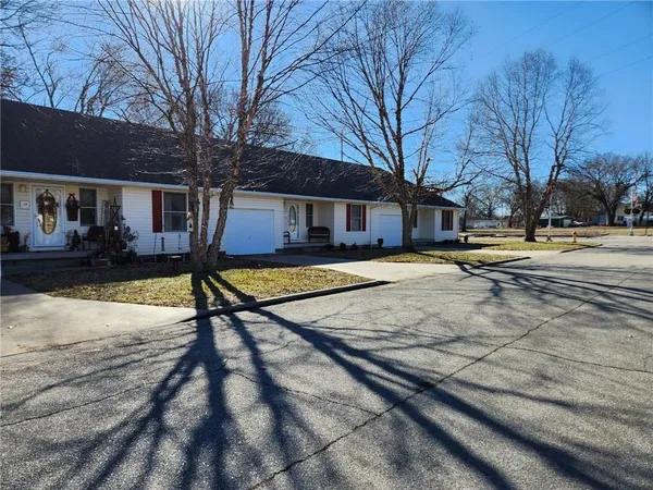 $450,000 | 302 East Monroe Street, Pittsburg, KS 66762