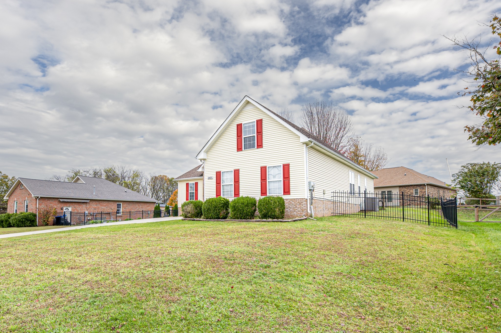 361 Sango Road Clarksville, TN 37043 - Photo 3 of 40 Gallery Image 3