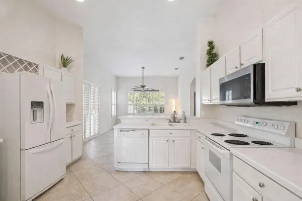 $434,900 | 8032 Pine Hollow Drive, Mount Dora, FL 32757