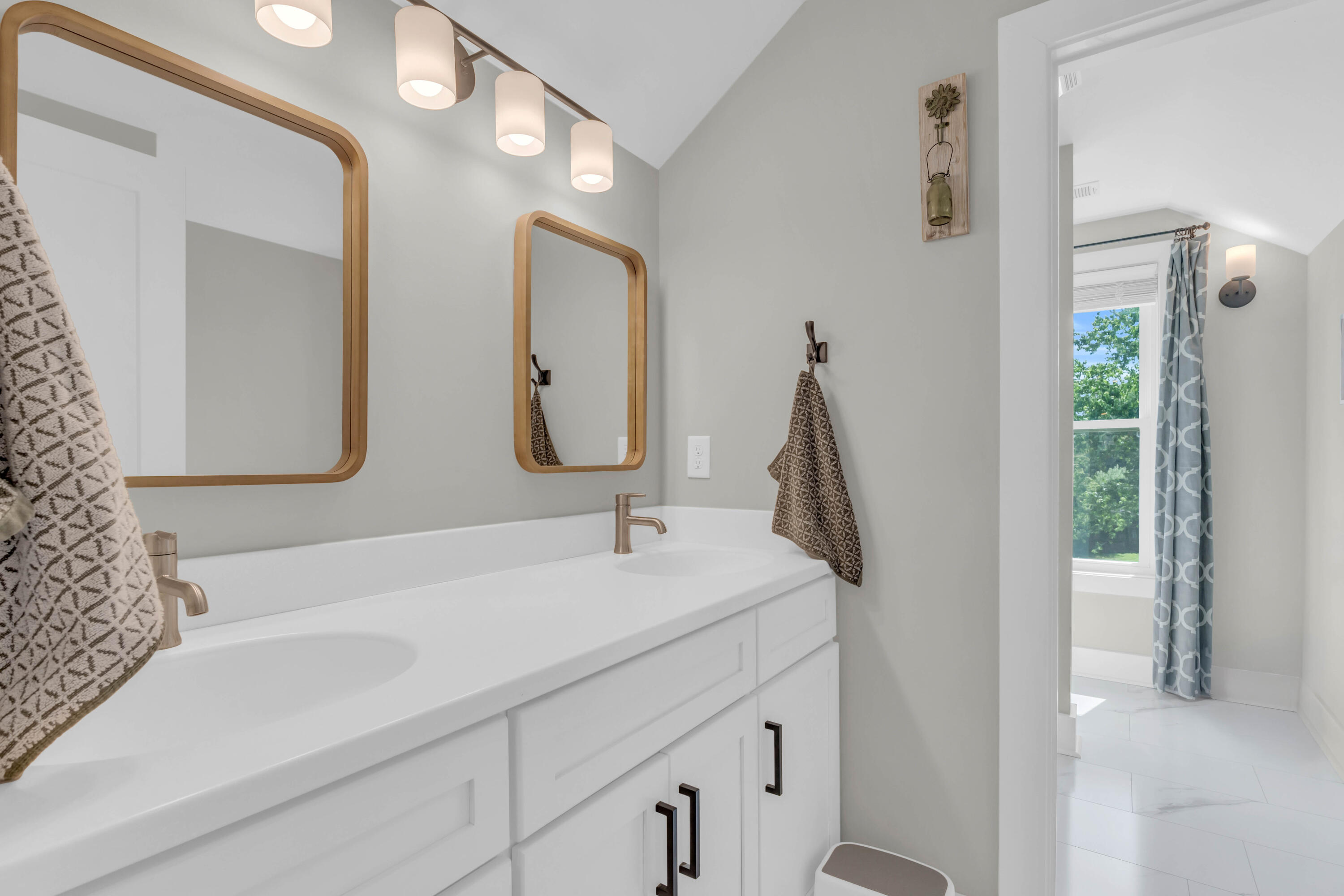 720 Miller Road Signal Mountain, TN 37377 - Photo 34 of 59 31_720 miller rd-29