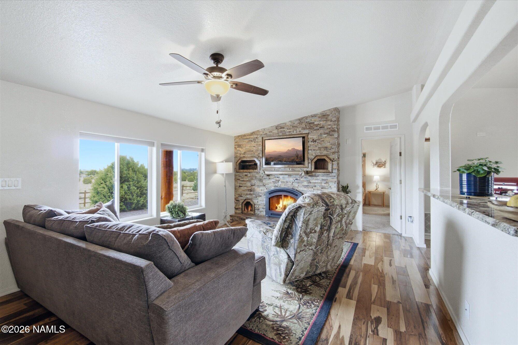 84 Espee Road Williams, AZ 86046 - Photo 6 of 67 LR 1