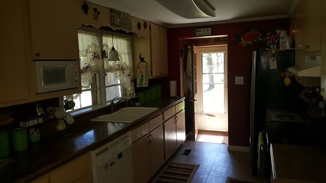 274-272 Dye Road Gray, GA 31032 - Photo 3 of 13 a kitchen with counter top space and cabinets