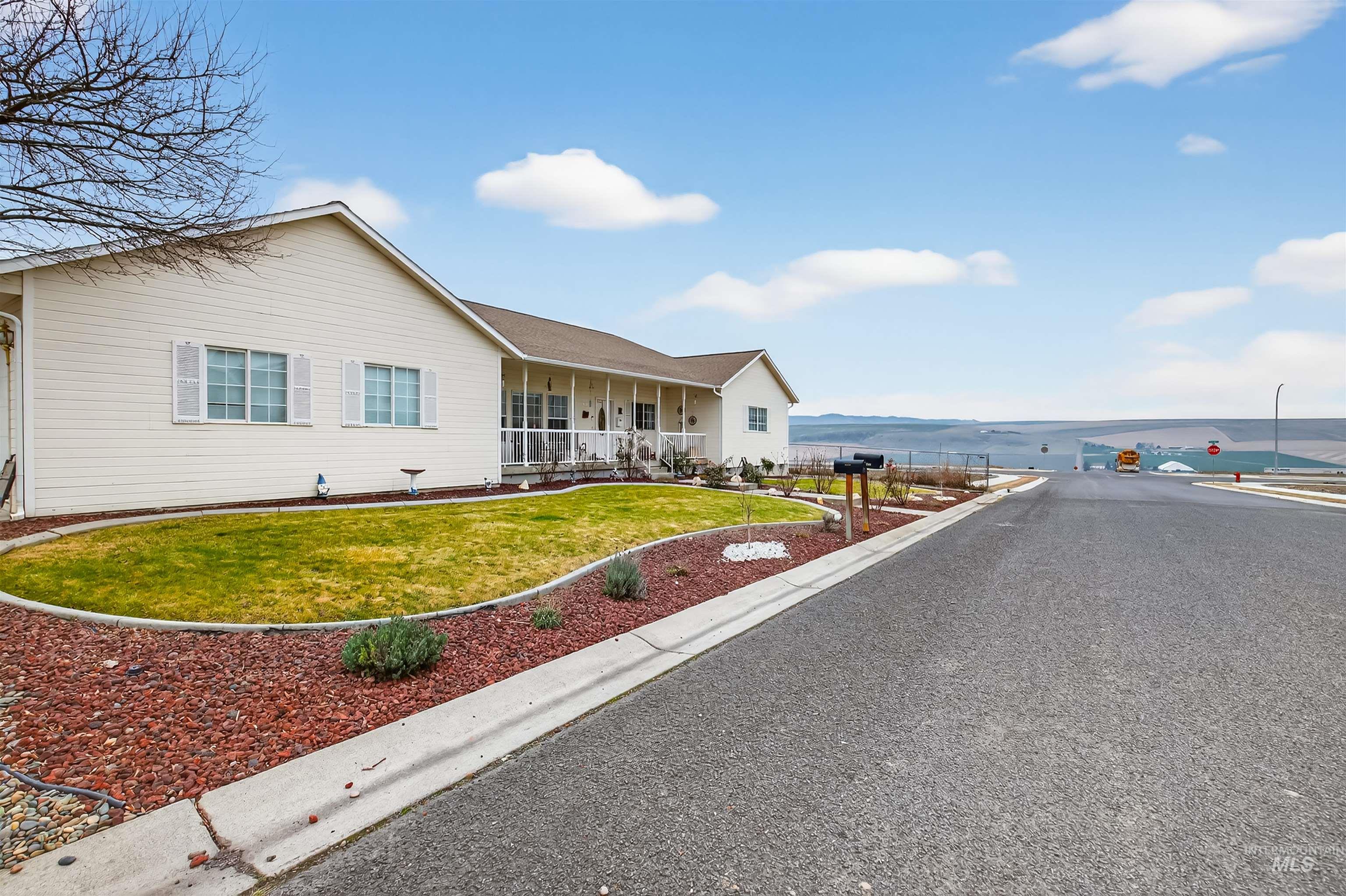 3737 19th Street Lewiston, ID 83501 - Photo 34 of 40 View of front facade with a front yard and covered porch