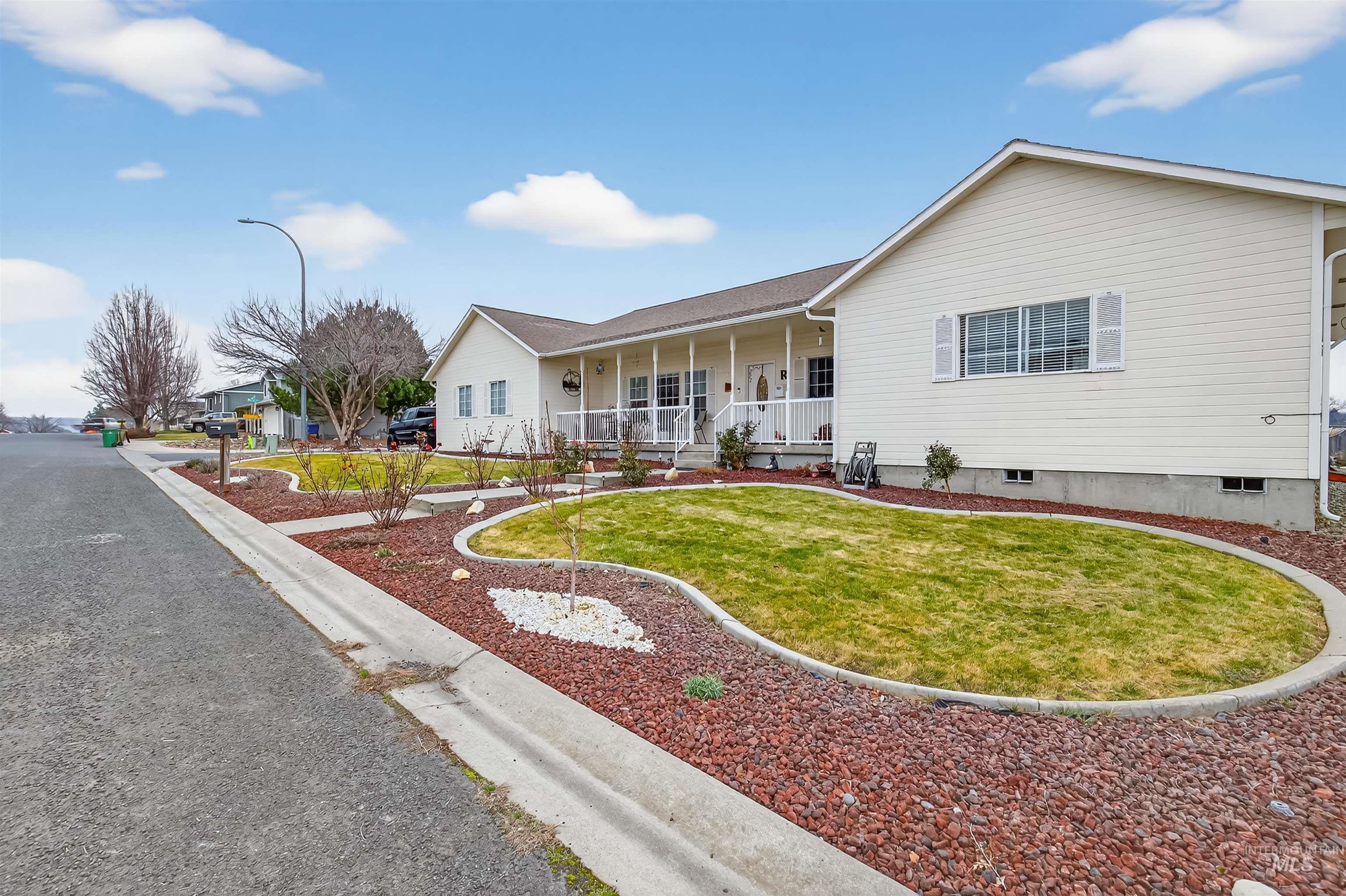 3737 19th Street Lewiston, ID 83501 - Photo 35 of 40 View of front of house with a porch and a front lawn