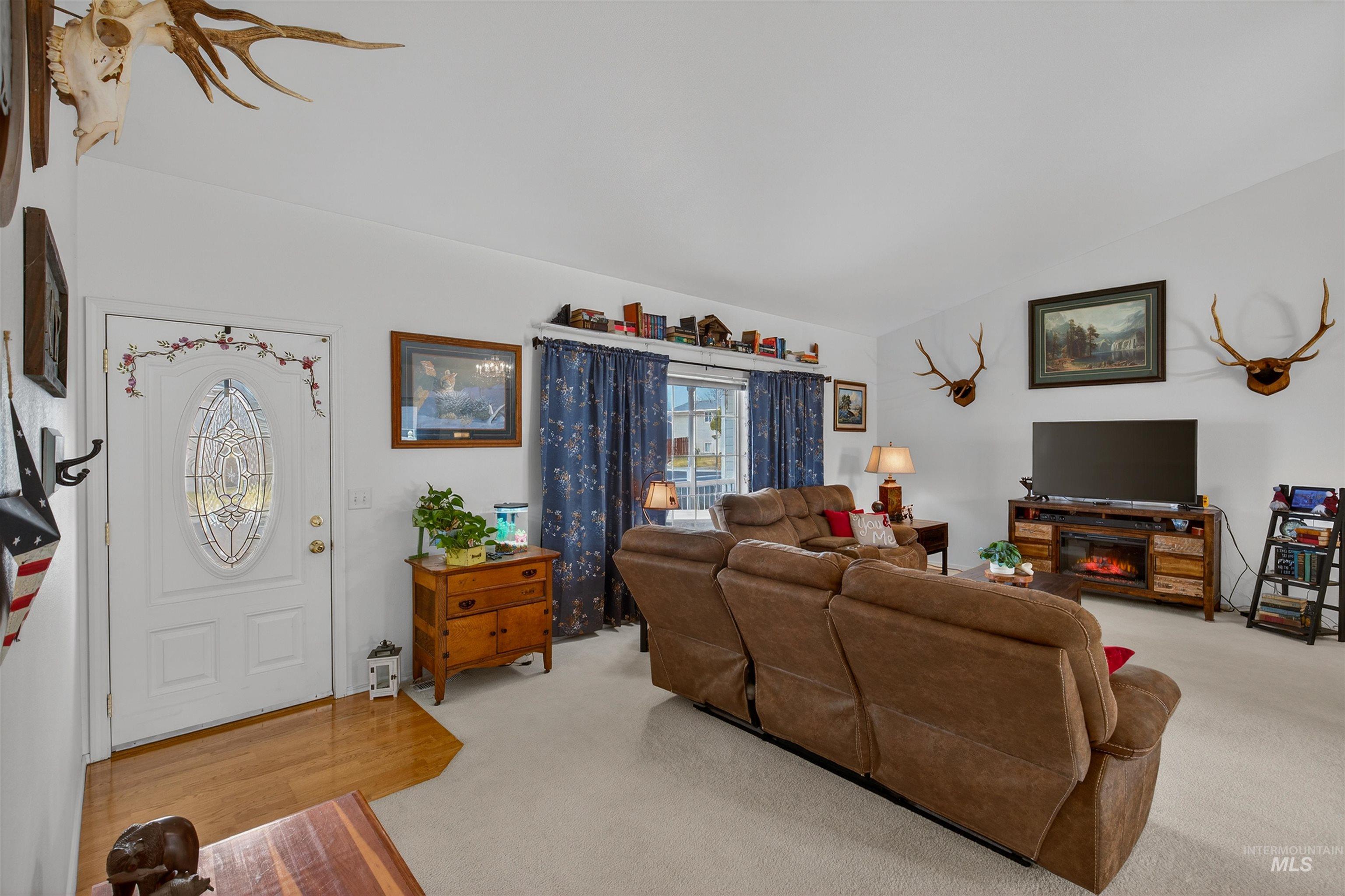 3737 19th Street Lewiston, ID 83501 - Photo 5 of 40 Living room with lofted ceiling and light carpet
