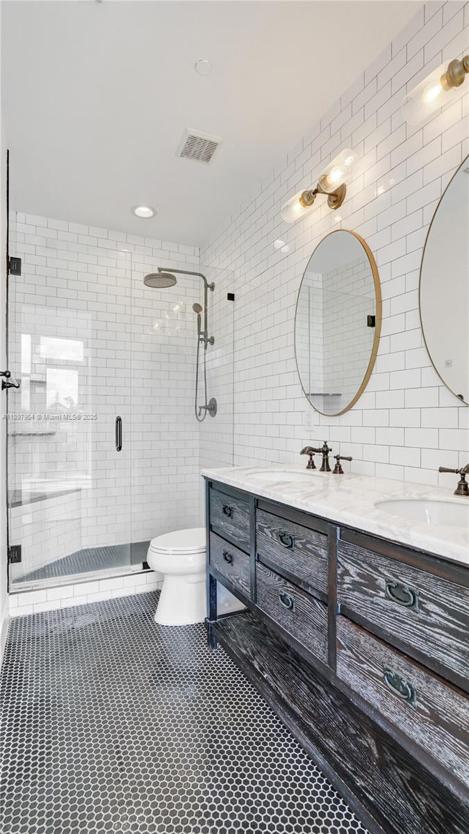 716 Southeast 12th Street, Unit 13 Fort Lauderdale, FL 33316 - Photo 23 of 45 a bathroom with a double vanity sink mirror and toilet