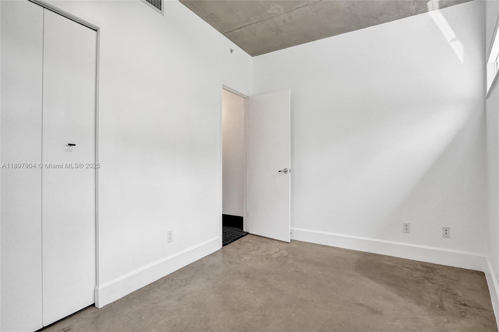 716 Southeast 12th Street, Unit 13 Fort Lauderdale, FL 33316 - Photo 31 of 45 a view of an empty room