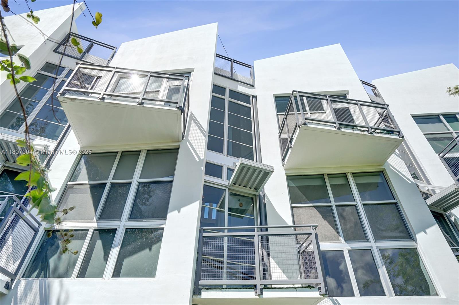 716 Southeast 12th Street, Unit 13 Fort Lauderdale, FL 33316 - Photo 40 of 45 a view of front door