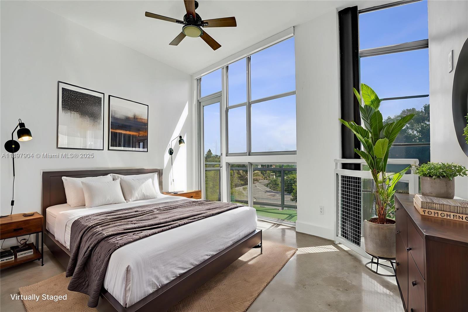 716 Southeast 12th Street, Unit 13 Fort Lauderdale, FL 33316 - Photo 4 of 45 a bedroom with a large bed and a potted plant