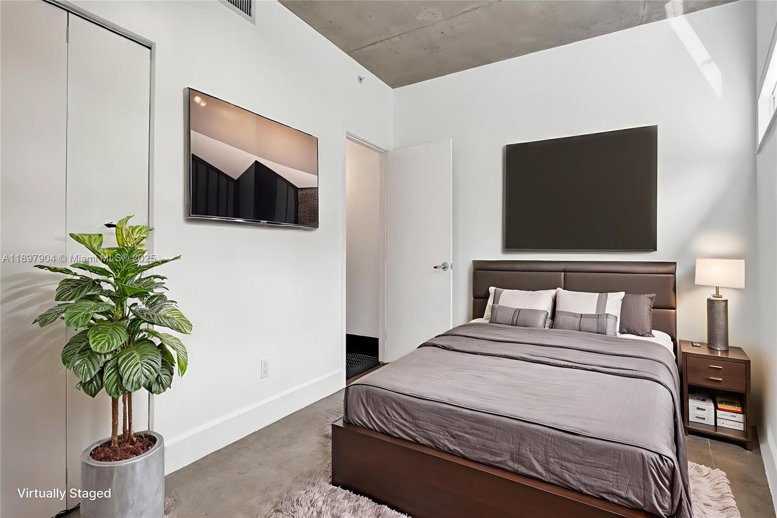 716 Southeast 12th Street, Unit 13 Fort Lauderdale, FL 33316 - Photo 5 of 45 a bedroom with a bed and a potted plant