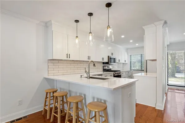 $8,900 | 50 Pondview Road, Unit F, Rye, NY 10580