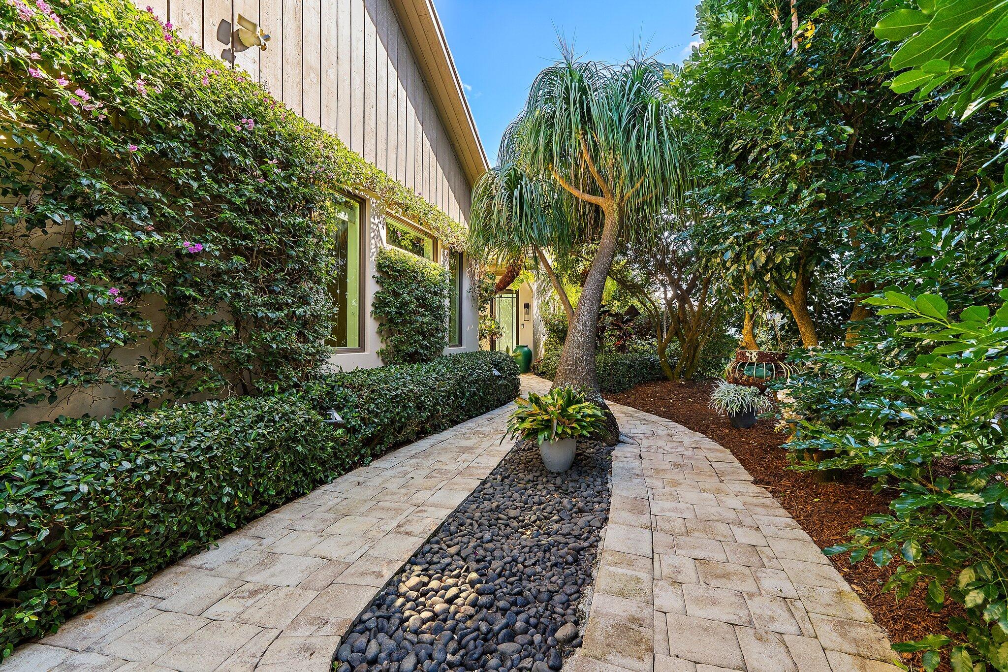 12092 Southeast Birkdale Run Jupiter, FL 33469 - Photo 5 of 52 Sidewalk to Front Entry