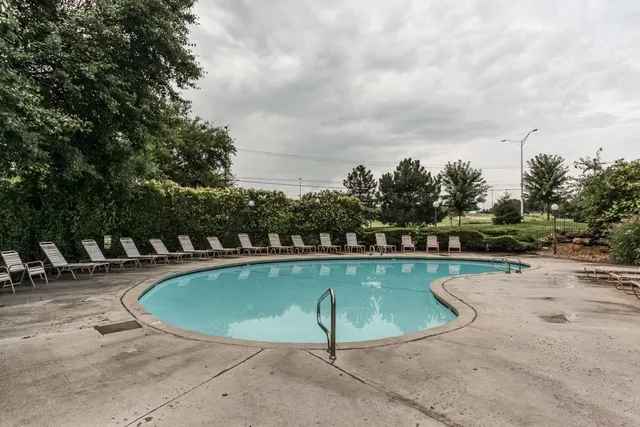 $160,000 | 12623 West 110th Terrace, Overland Park, KS 66210