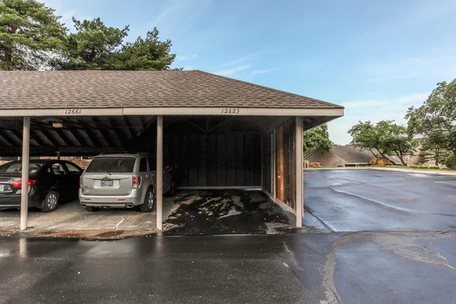 $160,000 | 12623 West 110th Terrace, Overland Park, KS 66210