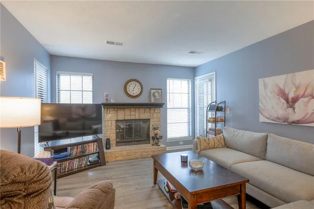 $160,000 | 12623 West 110th Terrace, Overland Park, KS 66210