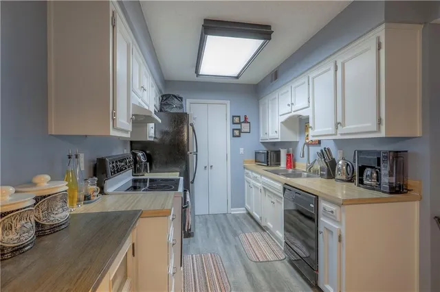 $160,000 | 12623 West 110th Terrace, Overland Park, KS 66210