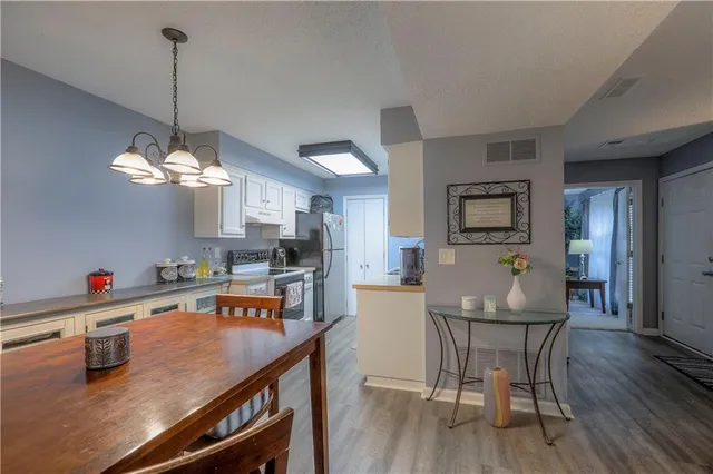 $160,000 | 12623 West 110th Terrace, Overland Park, KS 66210