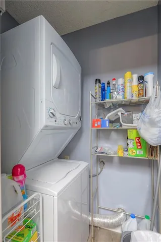 $160,000 | 12623 West 110th Terrace, Overland Park, KS 66210