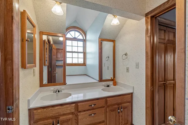 $999,999 | 600 Chuckey Pike, Chuckey, TN 37641