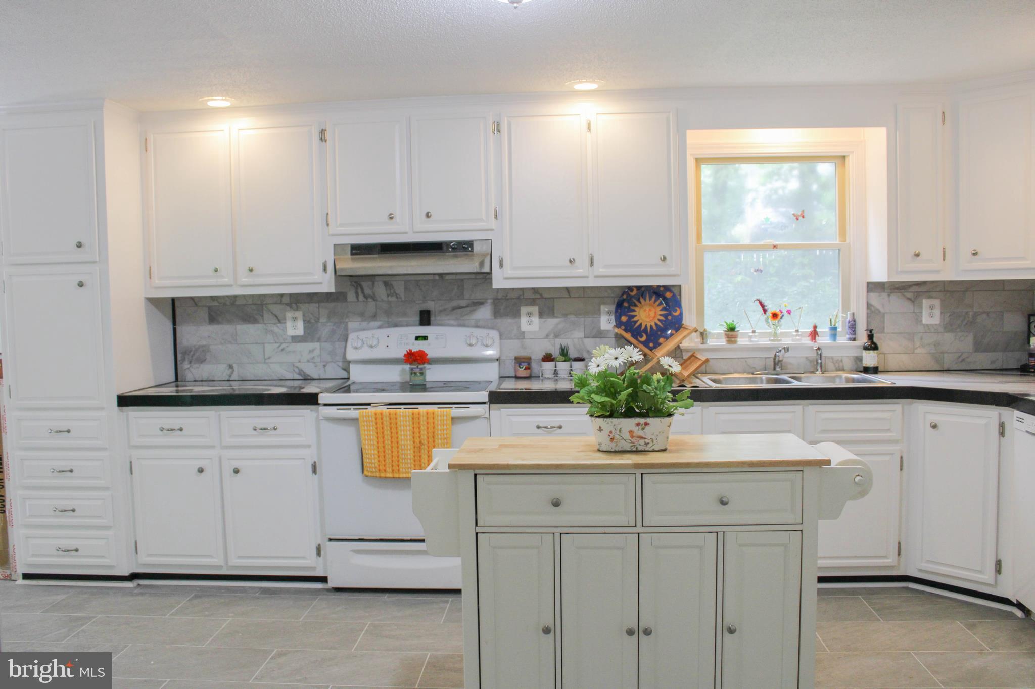 7738 Talbot Run Road Mount Airy, MD 21771 - Photo 2 of 36 Renovated Very Large and Open Kitchen
