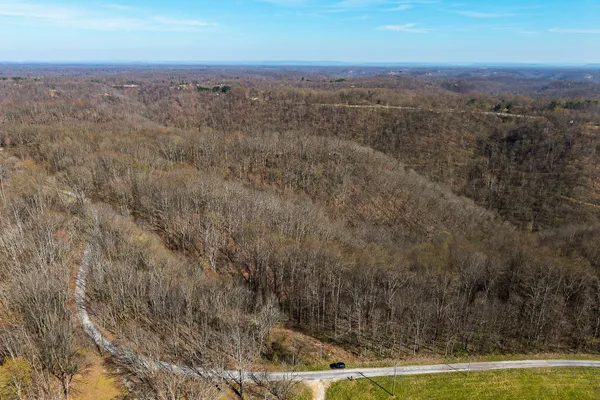 $949,900 | 7860 Aunt Helen Road, Silver Point, TN 38582