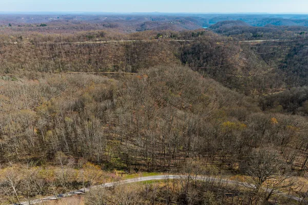 $949,900 | 7860 Aunt Helen Road, Silver Point, TN 38582