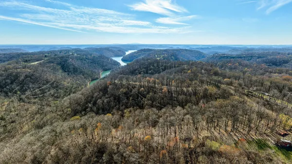 $949,900 | 7860 Aunt Helen Road, Silver Point, TN 38582