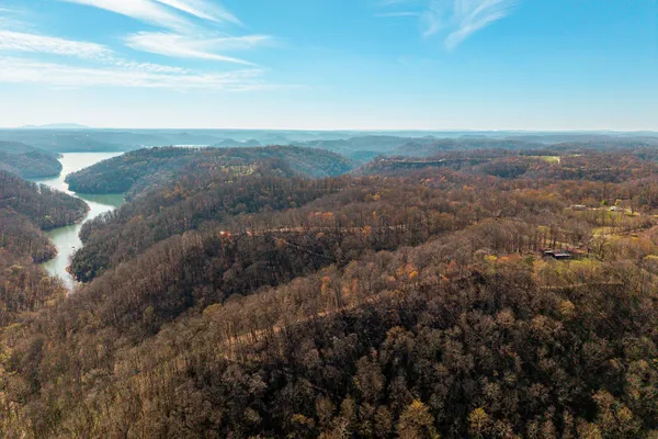 $949,900 | 7860 Aunt Helen Road, Silver Point, TN 38582