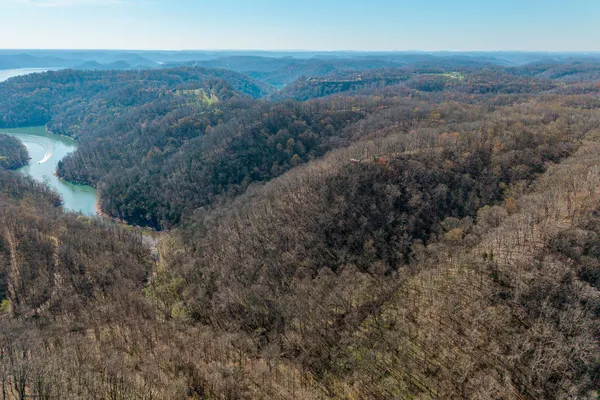 $949,900 | 7860 Aunt Helen Road, Silver Point, TN 38582
