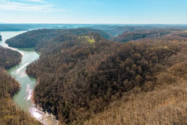 $949,900 | 7860 Aunt Helen Road, Silver Point, TN 38582