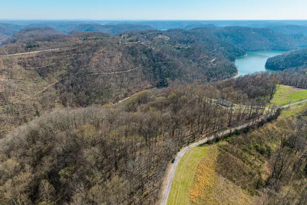 $949,900 | 7860 Aunt Helen Road, Silver Point, TN 38582