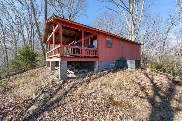 $949,900 | 7860 Aunt Helen Road, Silver Point, TN 38582
