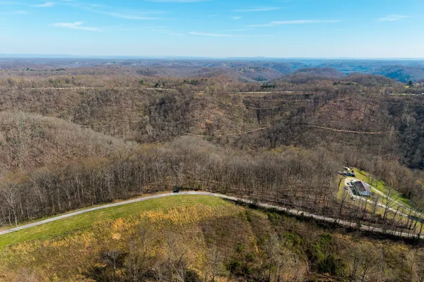 $949,900 | 7860 Aunt Helen Road, Silver Point, TN 38582