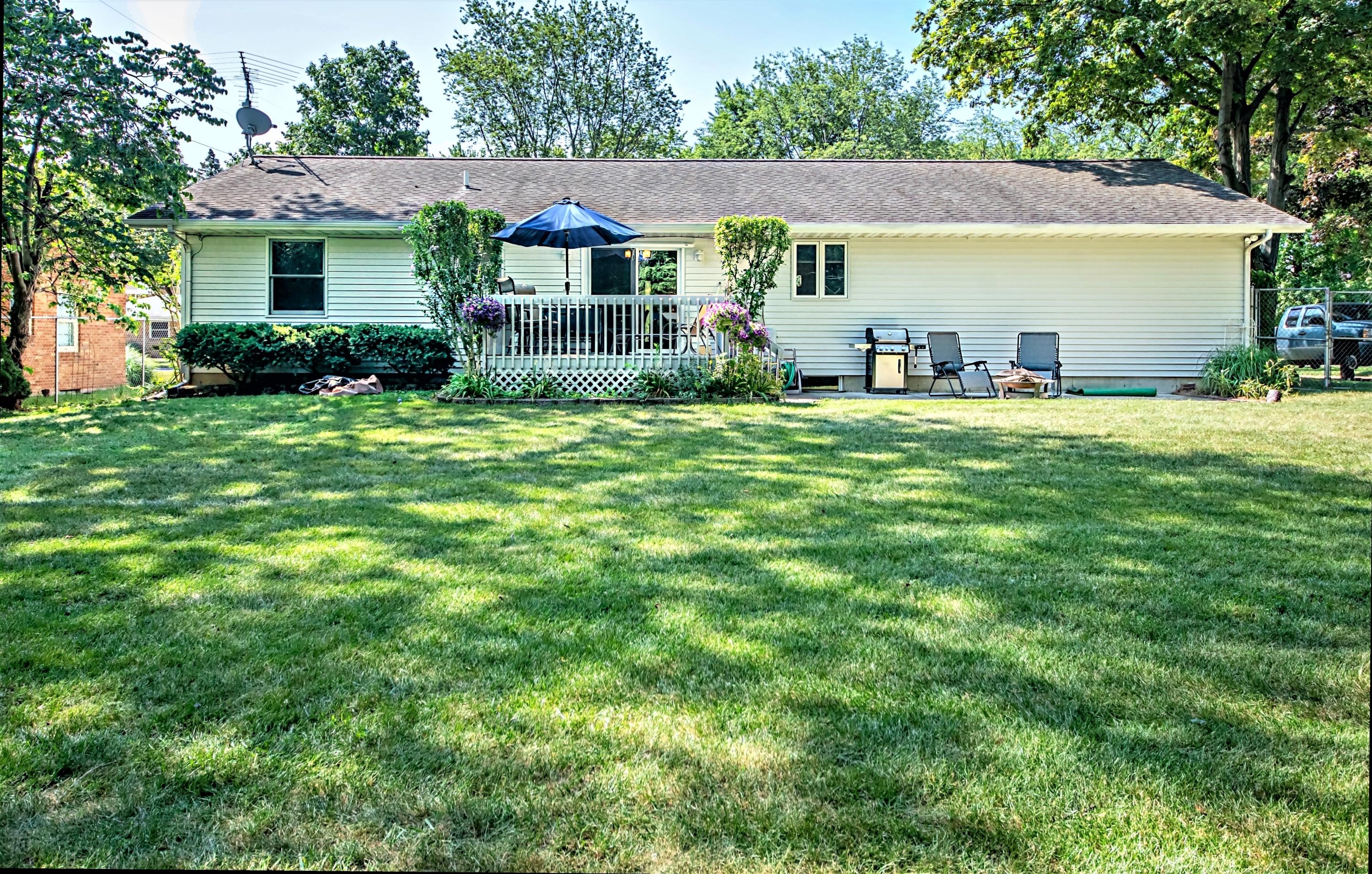 257 Fisk Road Benton Harbor, MI 49022 - Photo 3 of 31 DSC01516_
