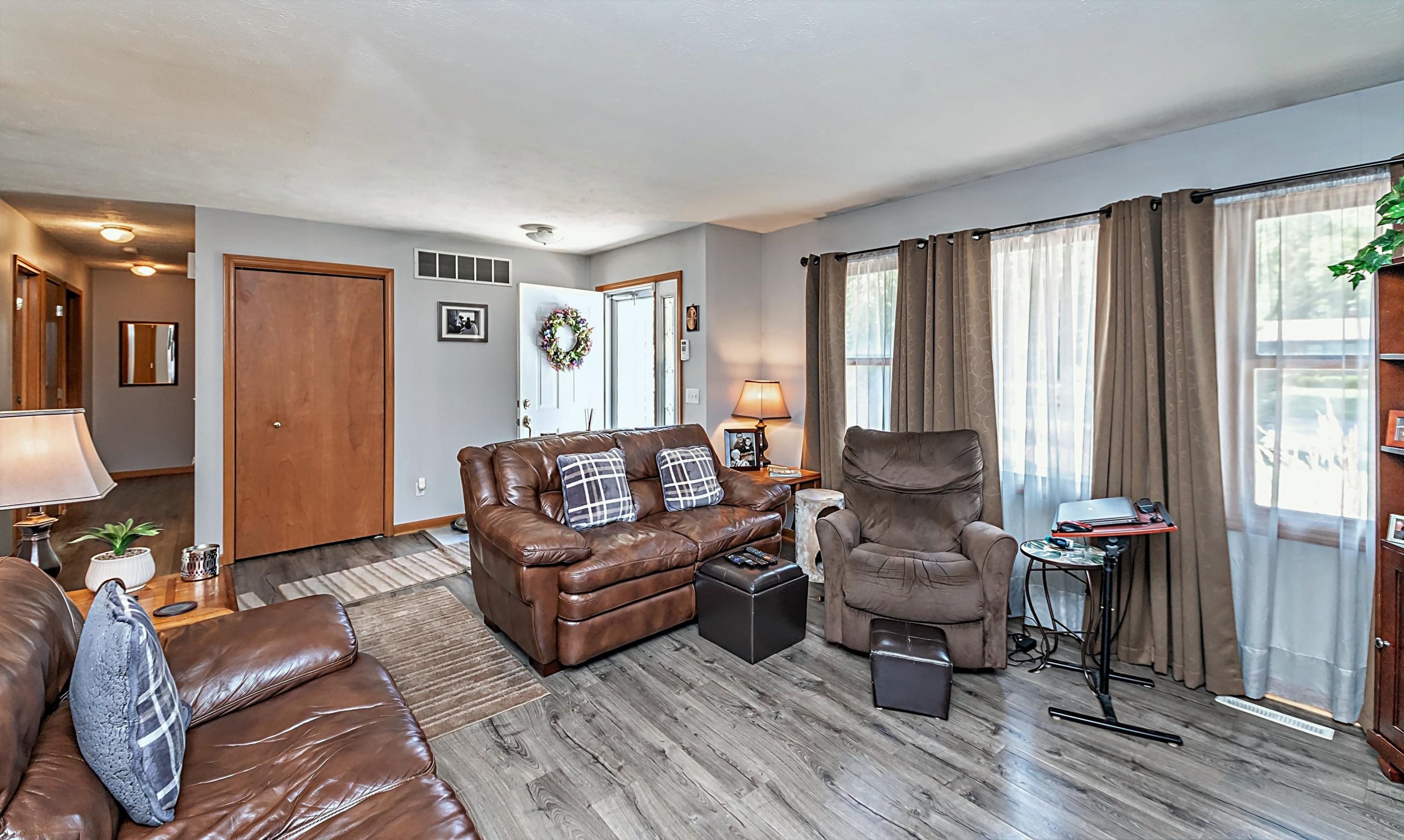 257 Fisk Road Benton Harbor, MI 49022 - Photo 4 of 31 DSC01442_
