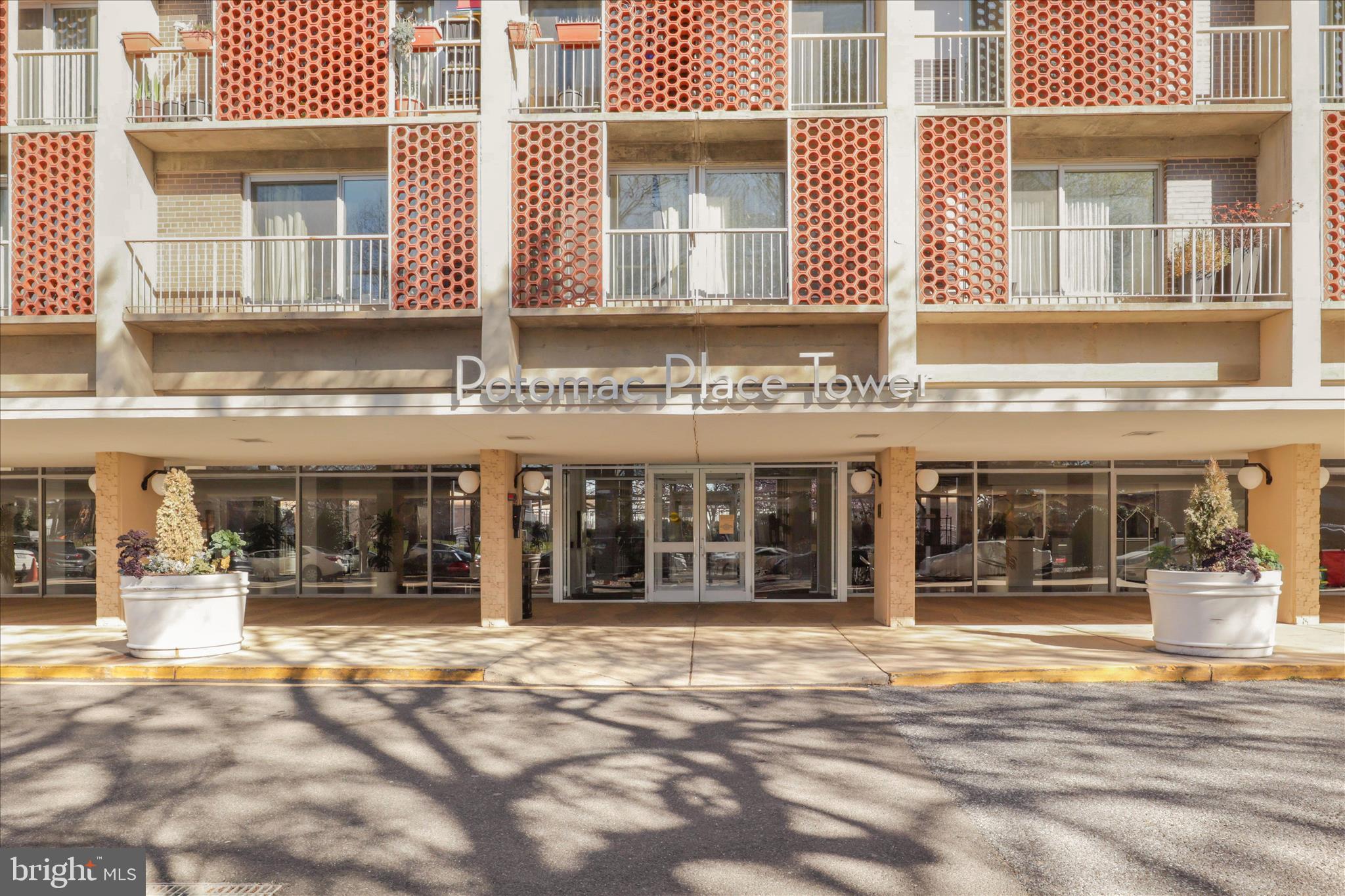 355 I Street Southwest, Unit 311 Washington, DC 20024 - Photo 27 of 54 Exterior