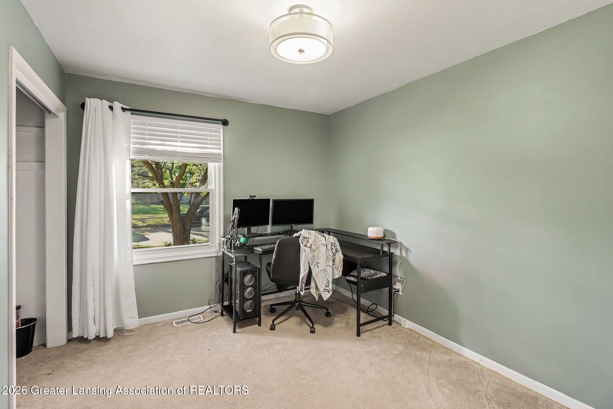 420 John R Street East Lansing, MI 48823 - Photo 9 of 16 011_file_9528