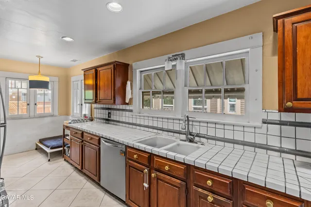 $1,100,000 | 6616 Leland Way, Los Angeles, CA 90028