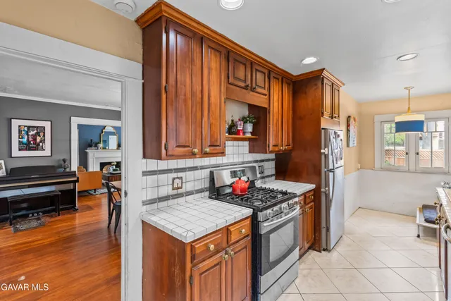 $1,100,000 | 6616 Leland Way, Los Angeles, CA 90028