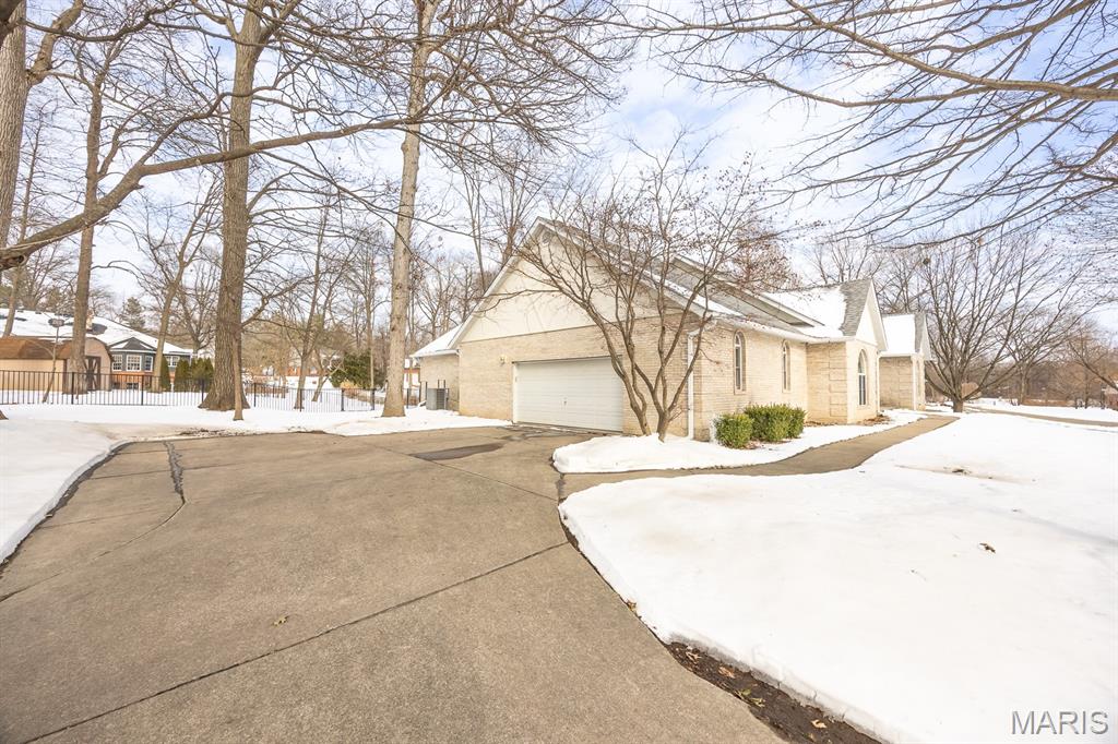 218 Woods Edge Drive Shiloh, IL 62221 - Photo 4 of 55