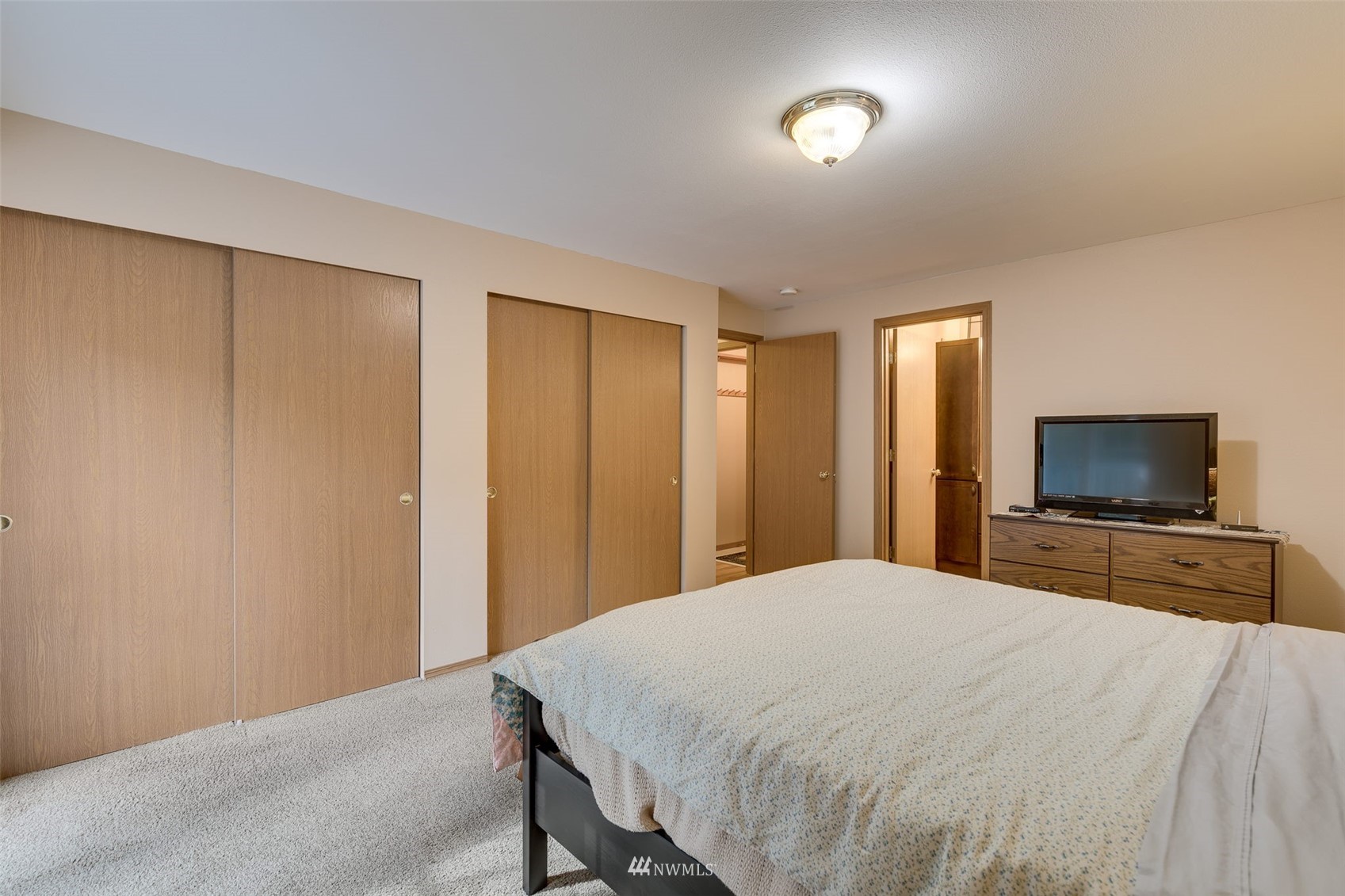 8322 Skinner Road Granite Falls, WA 98252 - Photo 17 of 40 a bedroom with a bed and a flat screen tv
