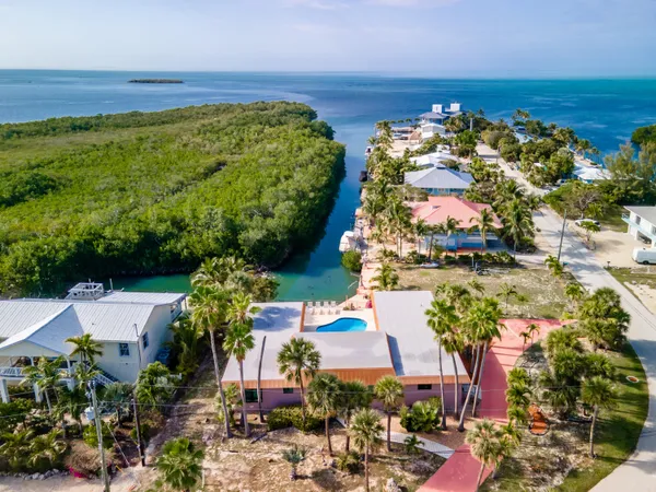 $3,500,000 | 555 70th Street, Marathon, FL 33050