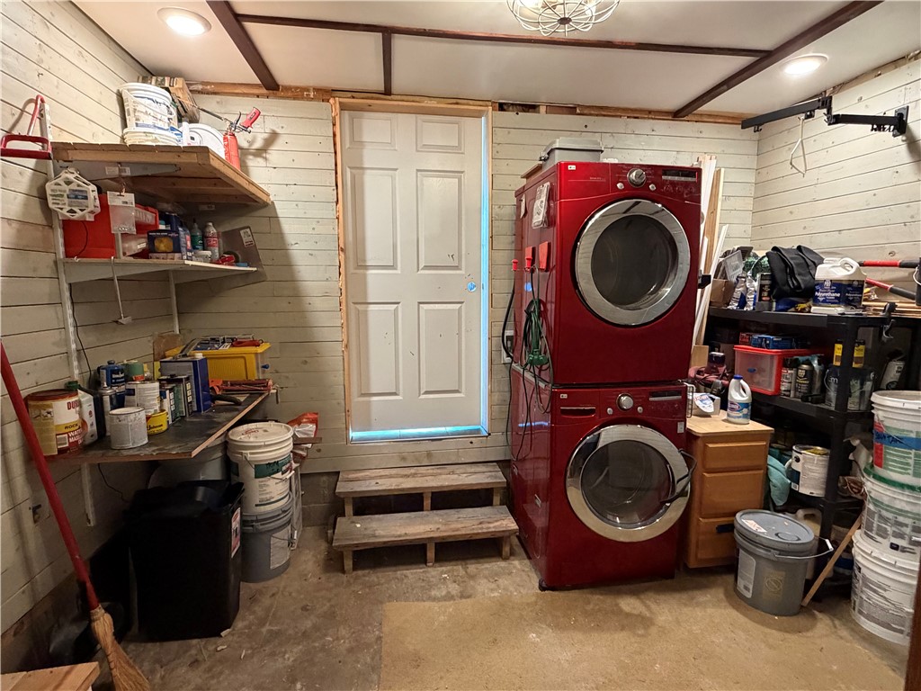 707 South Spring Street Walhalla, SC 29691 - Photo 17 of 20 This practical utility space offers convenient laundry amenities for everyday tasks.