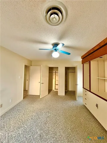 a view of empty room with window